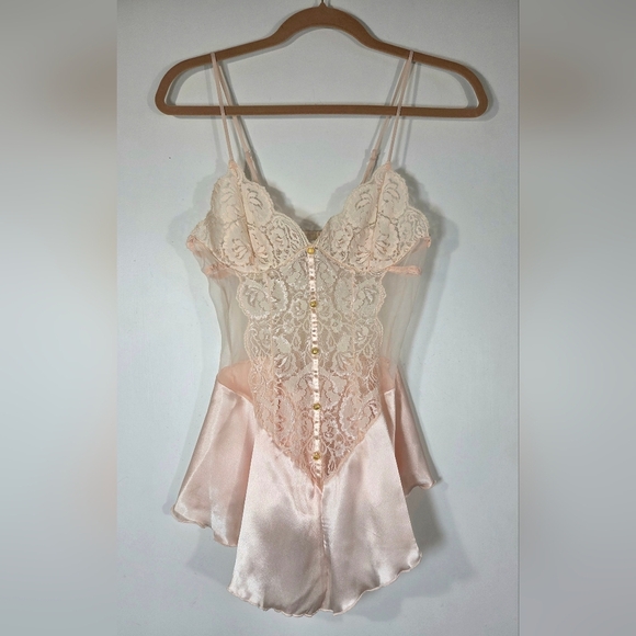 ANDREA KRISTOFF FOR ESCANTÉ TWO PIECE LINGERIE. - Picture 5 of 9